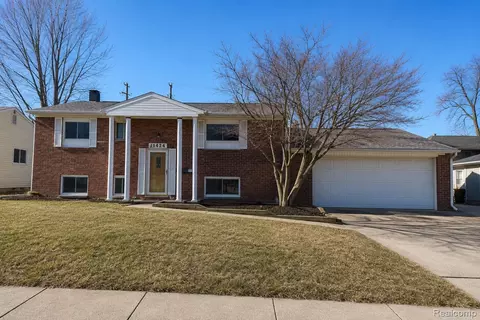 11424 Hazel Ave, Grand Blanc, MI 48439