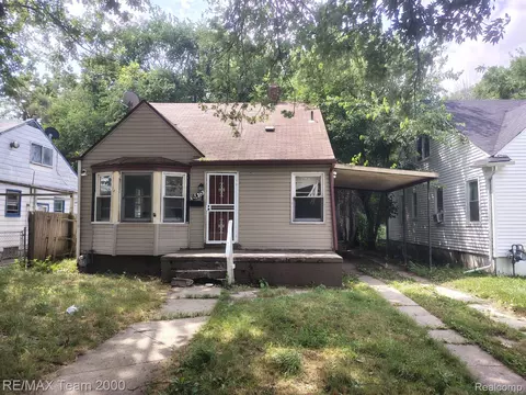 18475 Winthrop St, Detroit, MI 48235