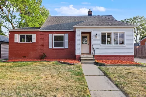22030 Harper Lake Ave, Saint Clair Shores, MI 48080
