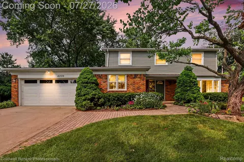4235 Claire Ct, West Bloomfield, MI 48323