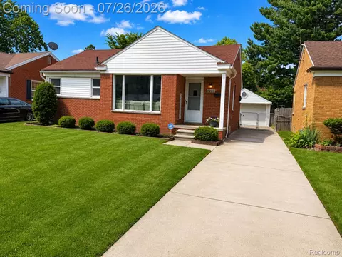 8283 W Parkway St, Redford, MI 48239