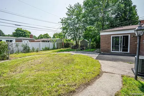 Exterior - 25568 Thomas Dr, Warren, MI 48091 photo 3 of 3