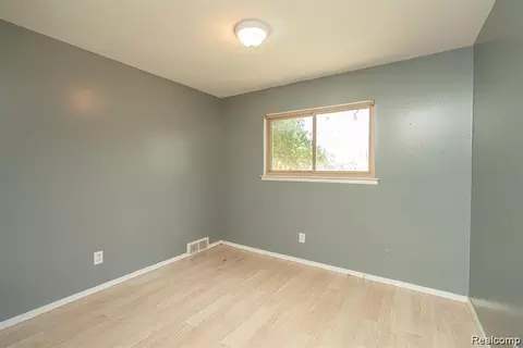 Bedroom - 25568 Thomas Dr, Warren, MI 48091 photo 1 of 3