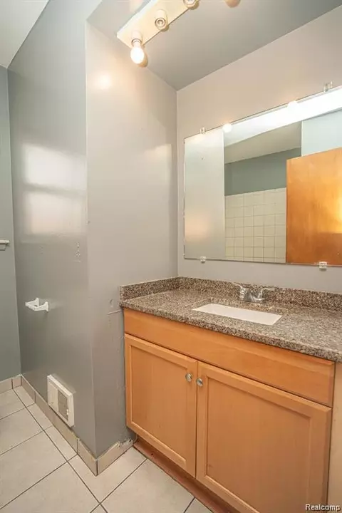 Bath - 25568 Thomas Dr, Warren, MI 48091 photo 1 of 3