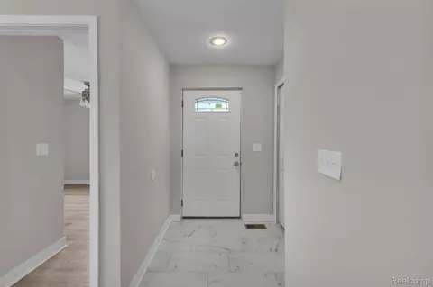 Entry Way - 6653 Niagara St, Romulus, MI 48174 photo 4 of 5