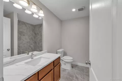 Bath - 6653 Niagara St, Romulus, MI 48174 photo 1 of 7