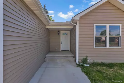 Entry Way - 6653 Niagara St, Romulus, MI 48174 photo 1 of 5
