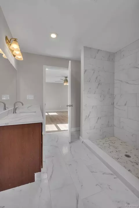 Bath - 6653 Niagara St, Romulus, MI 48174 photo 7 of 7
