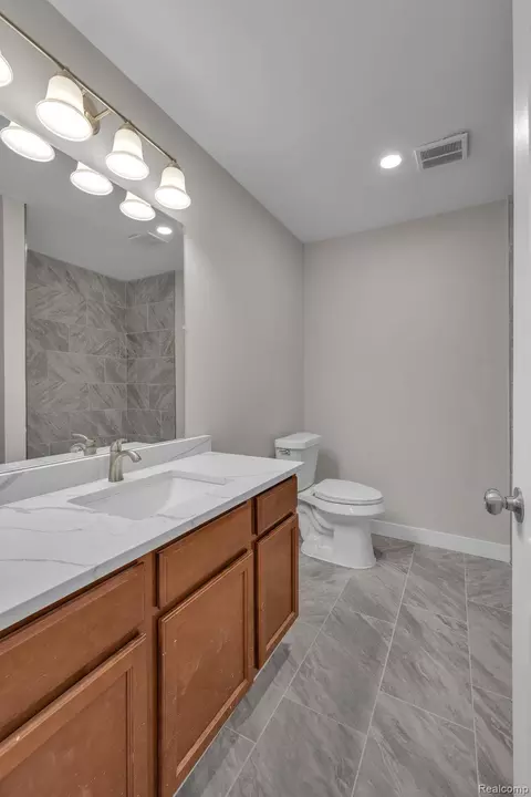 Bath - 6653 Niagara St, Romulus, MI 48174 photo 2 of 7