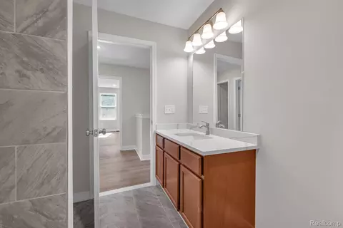Bath - 6653 Niagara St, Romulus, MI 48174 photo 4 of 7