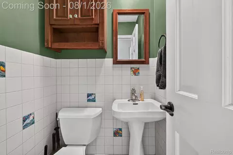 Bath - 1141 Springborrow Dr, Flint, MI 48532 photo 1 of 5
