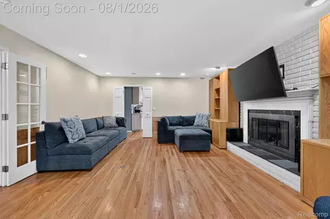 Living - 1141 Springborrow Dr, Flint, MI 48532 photo 2 of 5
