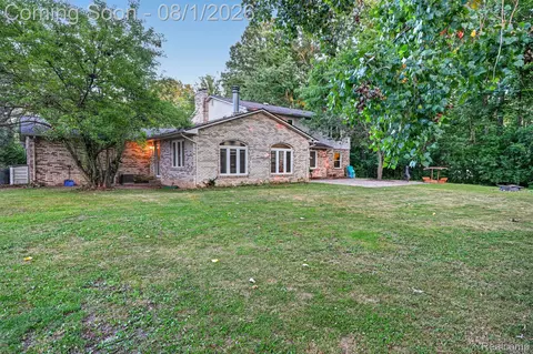Exterior - 1141 Springborrow Dr, Flint, MI 48532 photo 4 of 5