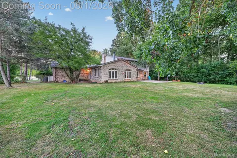 Exterior - 1141 Springborrow Dr, Flint, MI 48532 photo 3 of 5