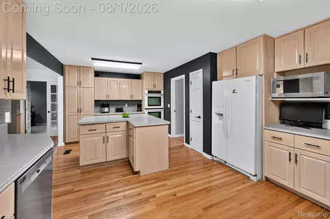 Kitchen - 1141 Springborrow Dr, Flint, MI 48532 photo 2 of 4
