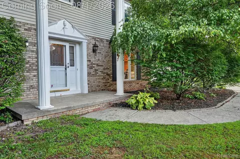 Exterior - 1141 Springborrow Dr, Flint, MI 48532 photo 1 of 5