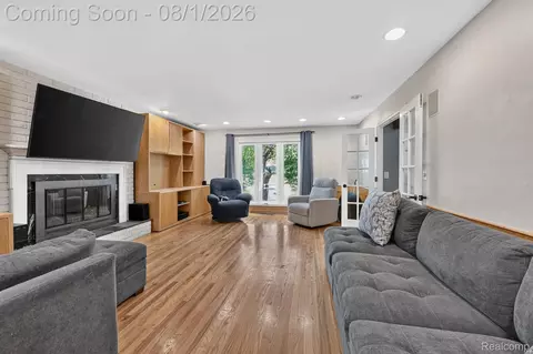 Living - 1141 Springborrow Dr, Flint, MI 48532 photo 1 of 5