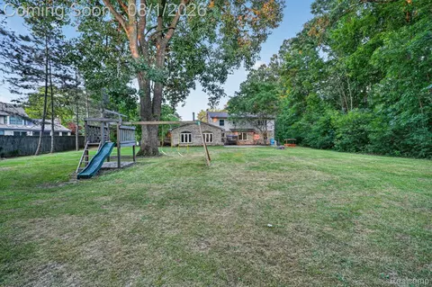 Exterior - 1141 Springborrow Dr, Flint, MI 48532 photo 5 of 5