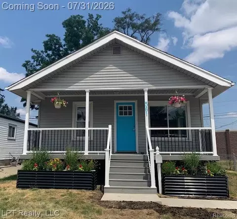 561 E Jarvis Ave, Hazel Park, MI 48030