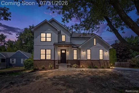 2065 Richwood Rd, Auburn Hills, MI 48326