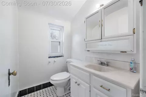 Bath - 7841 E Morrow Cir, Dearborn, MI 48126 photo 2 of 3