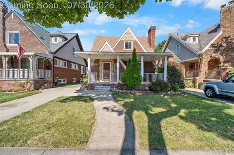 7841 E Morrow Cir, Dearborn, MI 48126