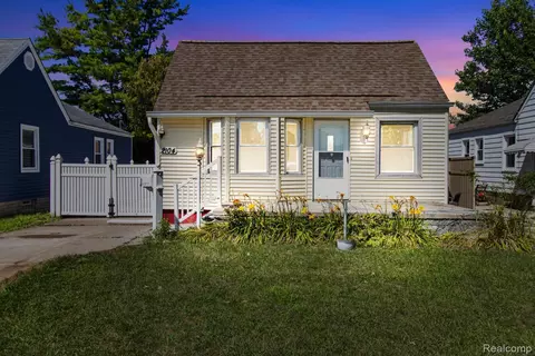 2104 Electric St, Wyandotte, MI 48192