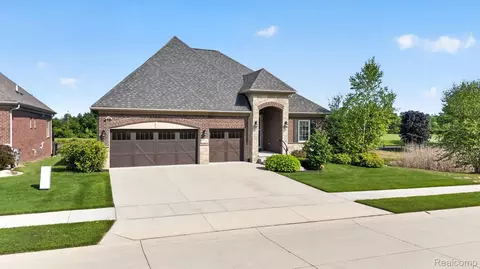 7360 Venturi Dr, Washington, MI 48094