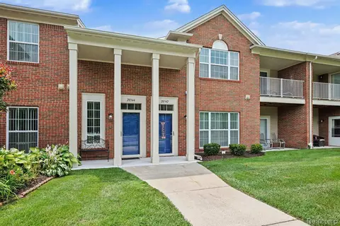 28344 Adler Park Dr S, Chesterfield, MI 48051