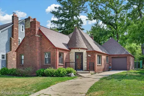 207 Navajo Ave, Pontiac, MI 48341