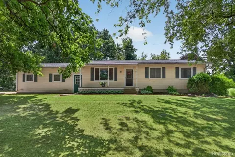 405 Hoag Dr, Orion, MI 48362
