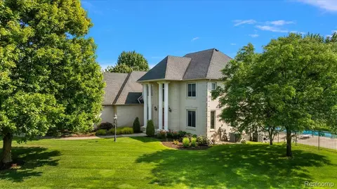 4190 Carbary Ct, Oakland, MI 48306