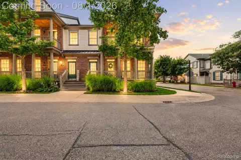 207 Jotham Ave, Auburn Hills, MI 48326