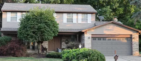 3333 Innsbrook Dr, Rochester Hills, MI 48309