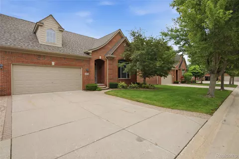 49554 Iron River Dr, Macomb, MI 48042 photo 1