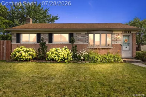18114 Whitmore Dr, Clinton Township, MI 48035