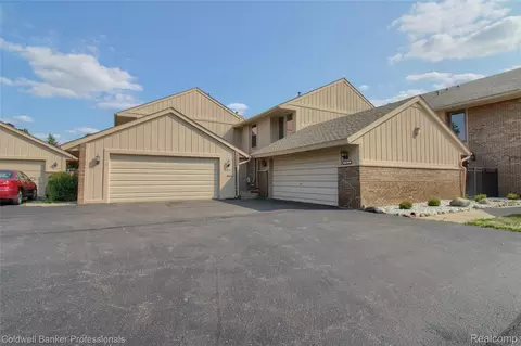 35468 Heritage Ln, Farmington, MI 48335