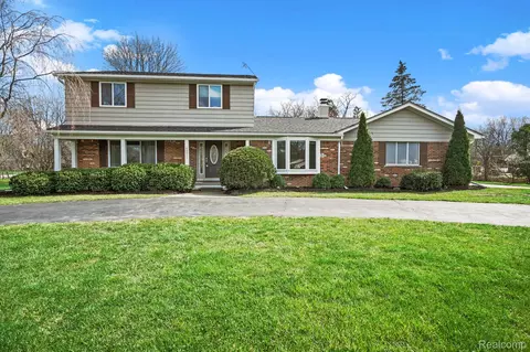 45011 Byrne Dr, Northville, MI 48167