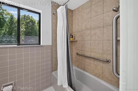 Bath - 2456 Chilson Rd, Genoa, MI 48843 photo 2 of 3