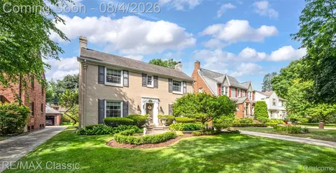26055 York Rd, Huntington Woods, MI 48070