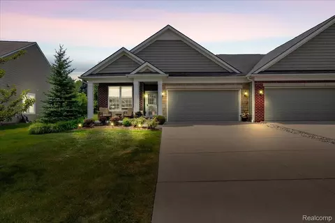 6394 Prairie Dunes Dr, Grand Blanc, MI 48439