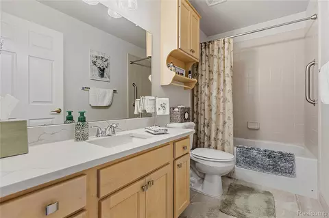 Bath - 45623 Gable Dr, Macomb, MI 48044 photo 1 of 6