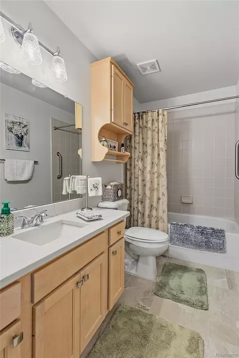 Bath - 45623 Gable Dr, Macomb, MI 48044 photo 2 of 6