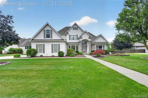 8328 Parkside Dr, Grand Blanc, MI 48439
