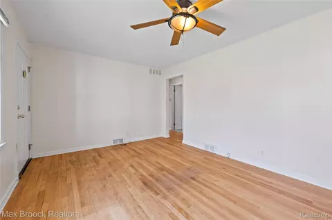 Living - 450 E Maplehurst St, Ferndale, MI 48220 photo 2 of 2