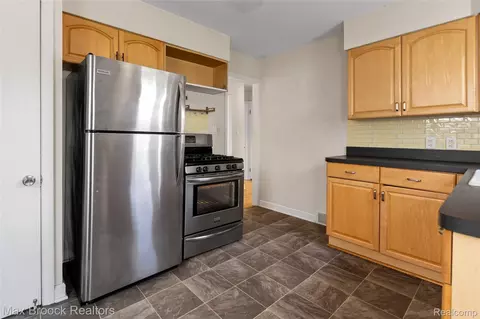 Kitchen - 450 E Maplehurst St, Ferndale, MI 48220 photo 1 of 2