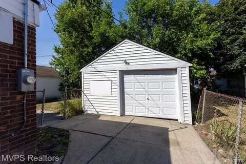 Exterior - 21737 Mccormick St, Grosse Pointe, MI 48236 photo 2 of 2