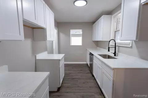 Entry Way - 21737 Mccormick St, Grosse Pointe, MI 48236 photo 1 of 3