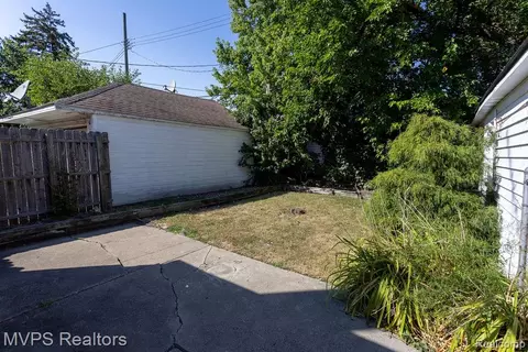 Exterior - 21737 Mccormick St, Grosse Pointe, MI 48236 photo 1 of 2