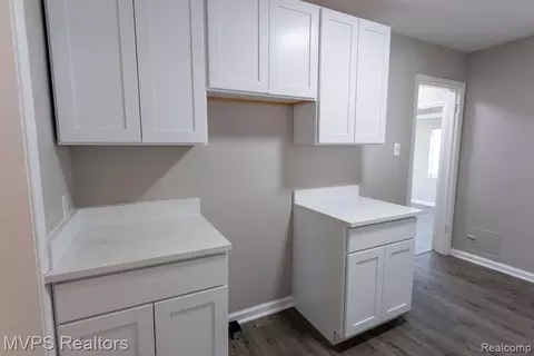 Entry Way - 21737 Mccormick St, Grosse Pointe, MI 48236 photo 2 of 3